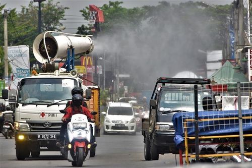 Indonesia: Cân bằng giữa sức khỏe người dân và lợi ích kinh tế