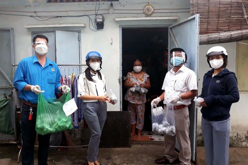 Bộ Lao động hướng dẫn hỗ trợ khẩn cấp cho người dân các nơi giãn cách