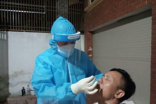 Khoanh vùng, xử lý các ca dương tính với SARS-CoV-2 ở Hà Tĩnh, Gia Lai
