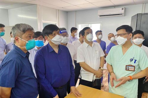 Cung cấp đủ 'vũ khí' để thầy thuốc cứu chữa bệnh nhân COVID-19 nặng