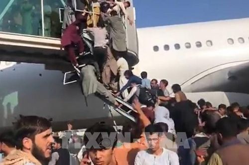 Những hình ảnh hỗn loạn tại sân bay Kabul (Afghanistan)