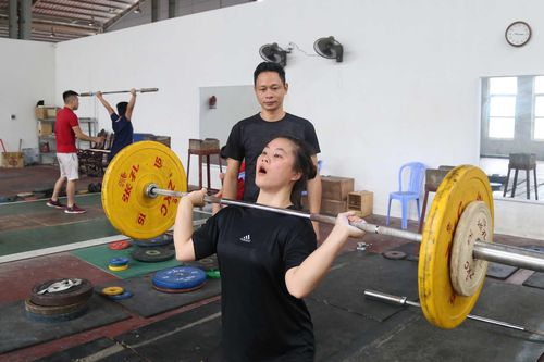 Người 'mài ngọc thô' môn cử tạ