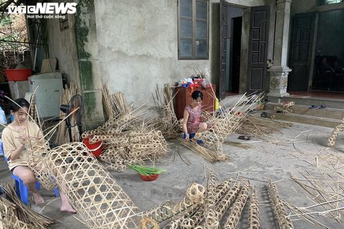 Giữa mùa Vu Lan, 'thủ phủ' vàng mã ở Hà Nội im lìm, héo hon vì thất thu nặng