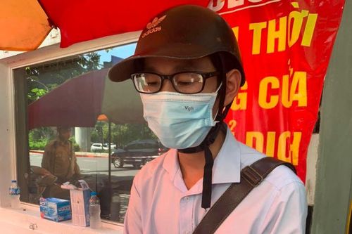 Tự làm giả giấy đi đường để 'tung tăng' trong mùa dịch giãn cách