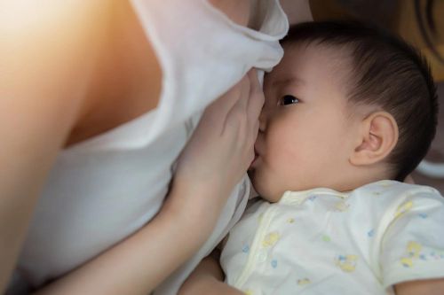 Làn sóng ủng hộ việc phụ nữ cho con bú nơi công cộng ở Singapore