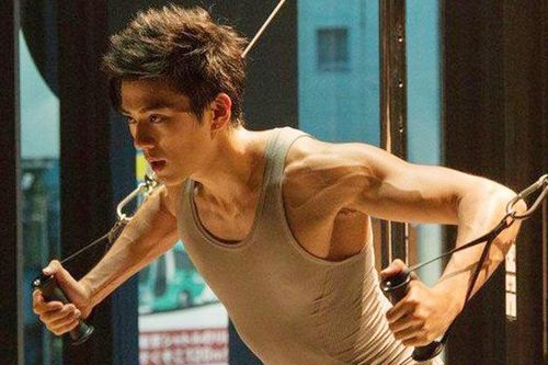 Sự nghiệp lên như diều gặp gió của nam diễn viên có con năm 14 tuổi