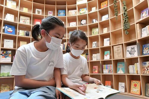 Nhật Bản xem sách là mặt hàng thiết yếu trong mùa dịch