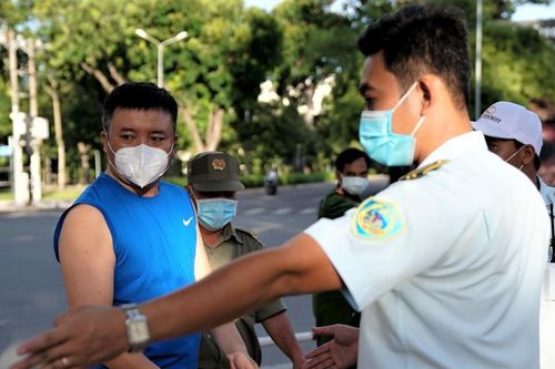 Cư dân chung cư ở TP.HCM lại vi phạm Chỉ thị 16