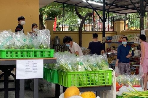 Phường Vĩnh Tuy (quận Hai Bà Trưng): Kịp thời cung ứng hàng hóa thiết yếu cho người dân khu vực có nguy cơ cao với Covid-19