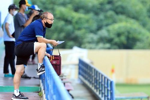 Tuyển Việt Nam và 'bài toán' tiền vệ phòng ngự