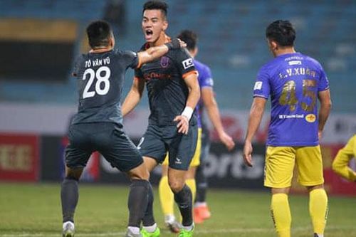 Tiến Linh cùng đồng đội ở B.Bình Dương giảm lương