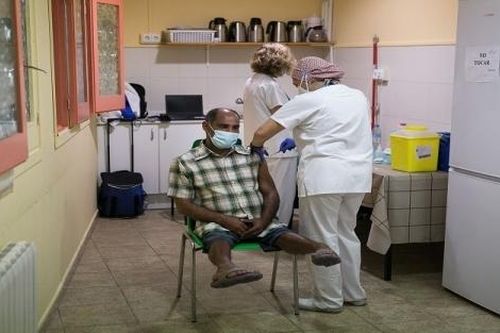 Đi đầu trong chiến dịch tiêm vaccine Covid-19, Tây Ban Nha còn luyến tiếc điều gì?