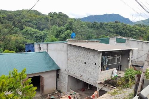 Nghệ An: Bé gái rơi từ độ cao 10m tử vong