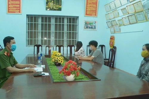 Đắk Lắk: Đang giãn cách xã hội, nhóm người tụ tập, ăn nhậu rồi livestream trên mạng xã hội