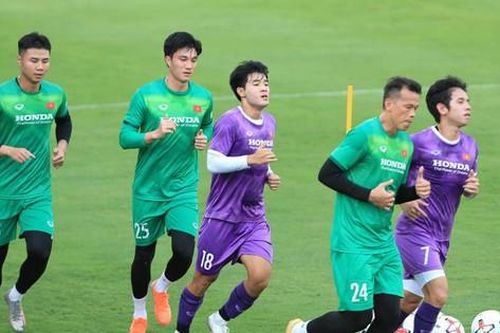 Bạn gái vẽ chân dung Hà Đức Chinh