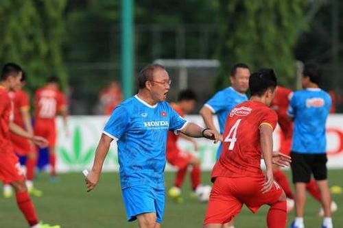 Đội tuyển Việt Nam và U22 Việt Nam đấu tập nội bộ
