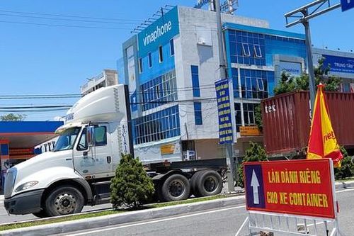 Đà Nẵng 'bất động', luồng xanh vẫn sôi động