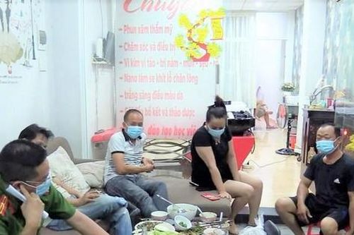 Giả thiếu tá công an, lừa 24 tỷ đồng vẫn ngồi nhậu trong ngày giãn cách xã hội