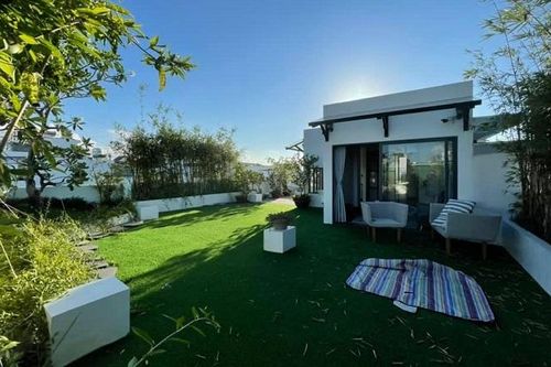 Cặp vợ chồng mang cả 'thế giới nghỉ dưỡng' vào ngôi nhà tổng diện tích 600m2