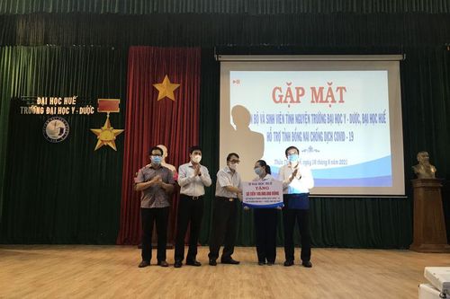 Hỗ trợ nhân lực, dụng cụ y tế giúp các tình phía Nam đẩy lùi dịch bệnh
