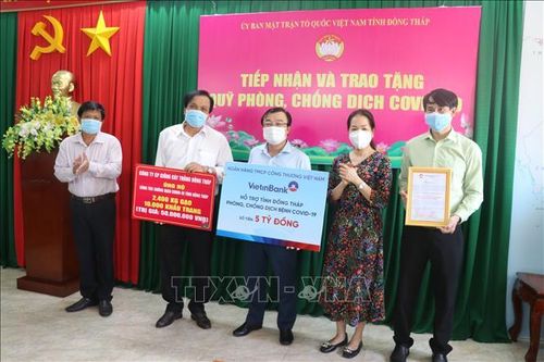 Hỗ trợ nhân lực, dụng cụ y tế góp phần đẩy lùi dịch bệnh