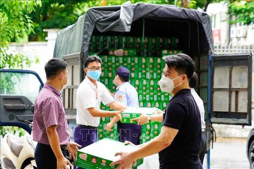 Thực hiện hỗ trợ khẩn cấp người dân gặp khó khăn do dịch COVID-19