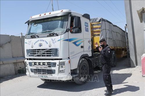 Israel cho phép xe tải chở hàng vào Dải Gaza