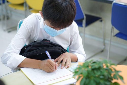 Đại học Công nghệ TP.HCM công bố điểm sàn, nhiều ngành 'hot' chỉ ở mức 18 điểm