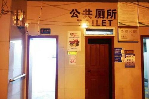 Máu chảy từ nhà vệ sinh công cộng, cảnh sát vào xem thì phát hiện cảnh tượng không ngờ