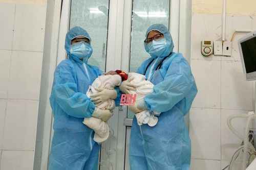 2 sản phụ mắc COVID-19 tại khu cách ly Bệnh viện Phổi Thanh Hóa được mổ lấy thai thành công