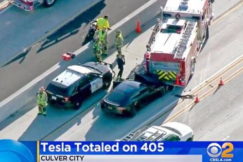 Xe Tesla bị điều tra vì nhiều lần đâm vào xe khẩn cấp, Elon Musk mất ngay 8 tỷ USD