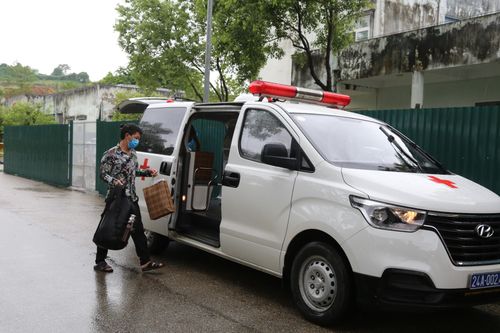 Lào Cai: 6 công dân đầu tiên điều trị khỏi Covid-19 được ra viện