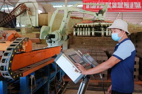 Làm gạch từ đất sét gầy