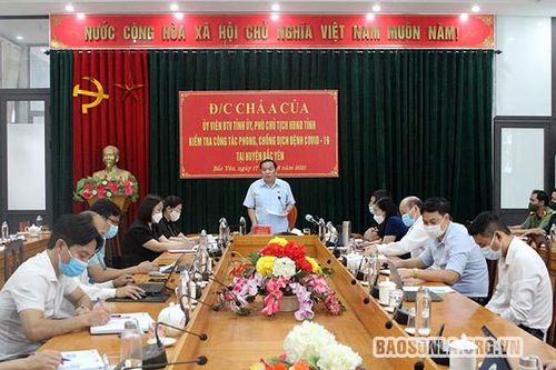 Đồng chí Phó Chủ tịch HĐND tỉnh kiểm tra công tác phòng, chống dịch COVID-19 tại huyện Bắc Yên
