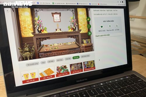 COVID-19 hoành hành, người Hà Nội sắm lễ Vu Lan qua 'chợ mạng'