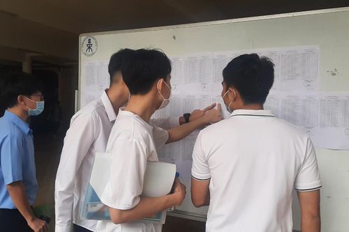 Nhiều trường đại học ở TP.HCM lùi thời gian nhập học