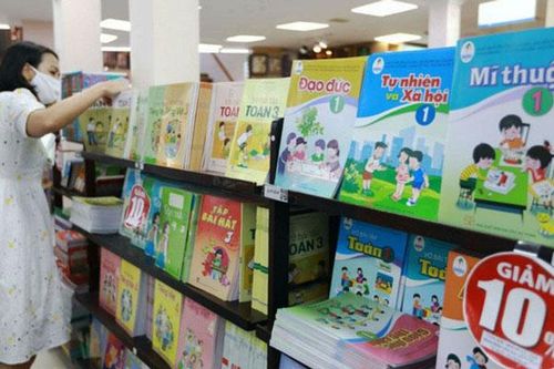 Kiến nghị coi sách giáo khoa là mặt hàng thiết yếu để kịp thời phục vụ năm học mới