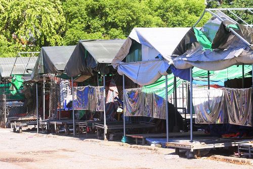 Chợ đầu mối phía Nam với hàng trăm hộ kinh doanh trước giờ mở cửa trở lại