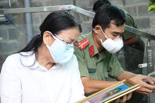 Trên tuyến đầu chống dịch: Anh ngã xuống vì cuộc chiến chống COVID-19