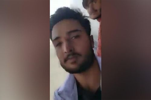Cảnh tượng hãi hùng người đàn ông tự quay khi đang đu bám máy bay C-17 ở Kabul
