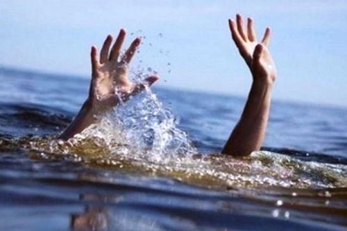 Nam Định: 3 người già bị sóng biển cuốn trôi