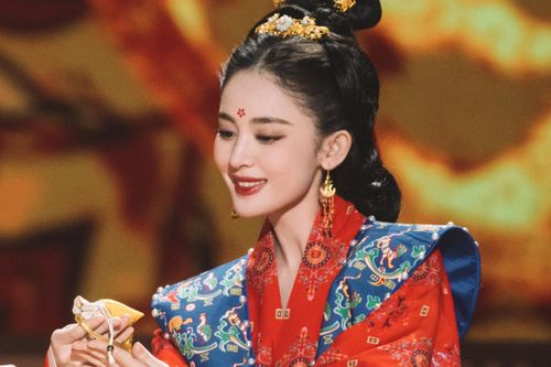 Màn múa thay trang phục trong nháy mắt của Cổ Lực Na Trát