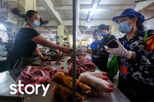 Một ngày của tổ đi chợ giúp dân ở Hà Nội
