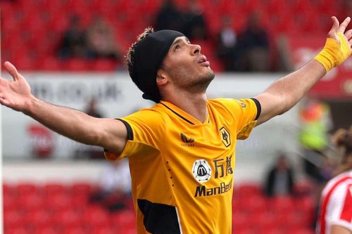 Phép màu đến với tiền đạo Wolves bị nứt hộp sọ