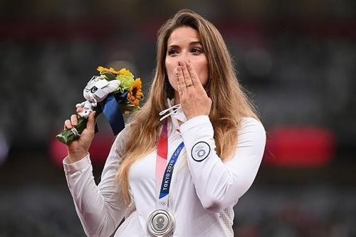 Vận động viên Ba Lan bán đấu giá huy chương bạc Olympic