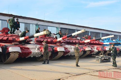 Cận cảnh 4 chiếc xe tăng màu đỏ của đội tuyển Việt Nam tại Army Games 2021