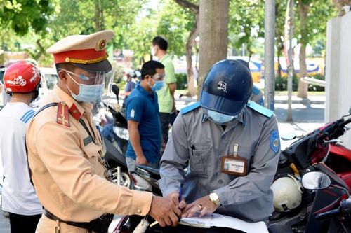 Thành phố Vinh xử phạt nhiều trường hợp vi phạm quy định giãn cách xã hội
