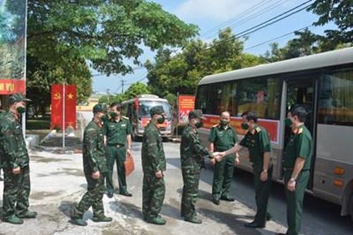 Tiếp tục tăng cường lực lượng quân y vào miền Nam chống dịch