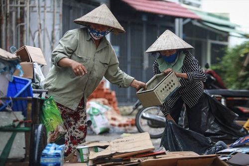 Lao động tự do tạm trú ở Hà Nội không phải về quê xin xác nhận hưởng 1,5 triệu đồng