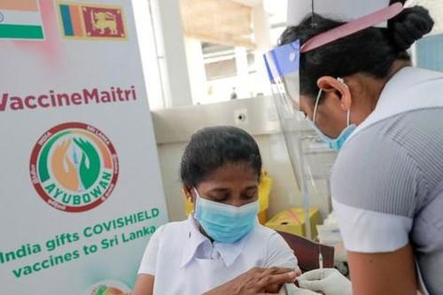 Bộ trưởng Y tế Sri Lanka mất chức vì quảng bá 'thuốc ma thuật' chữa COVID-19